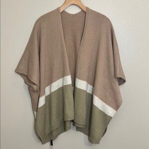 NWT Justin & Taylor Tan Pink Cream Knit Poncho Cardigan